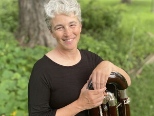 含羞草传媒 professor Joyce Besch has been selected for the Lincoln Symphony Orchestra.
